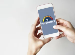 image d'un téléphone qui scan la performance d'un site